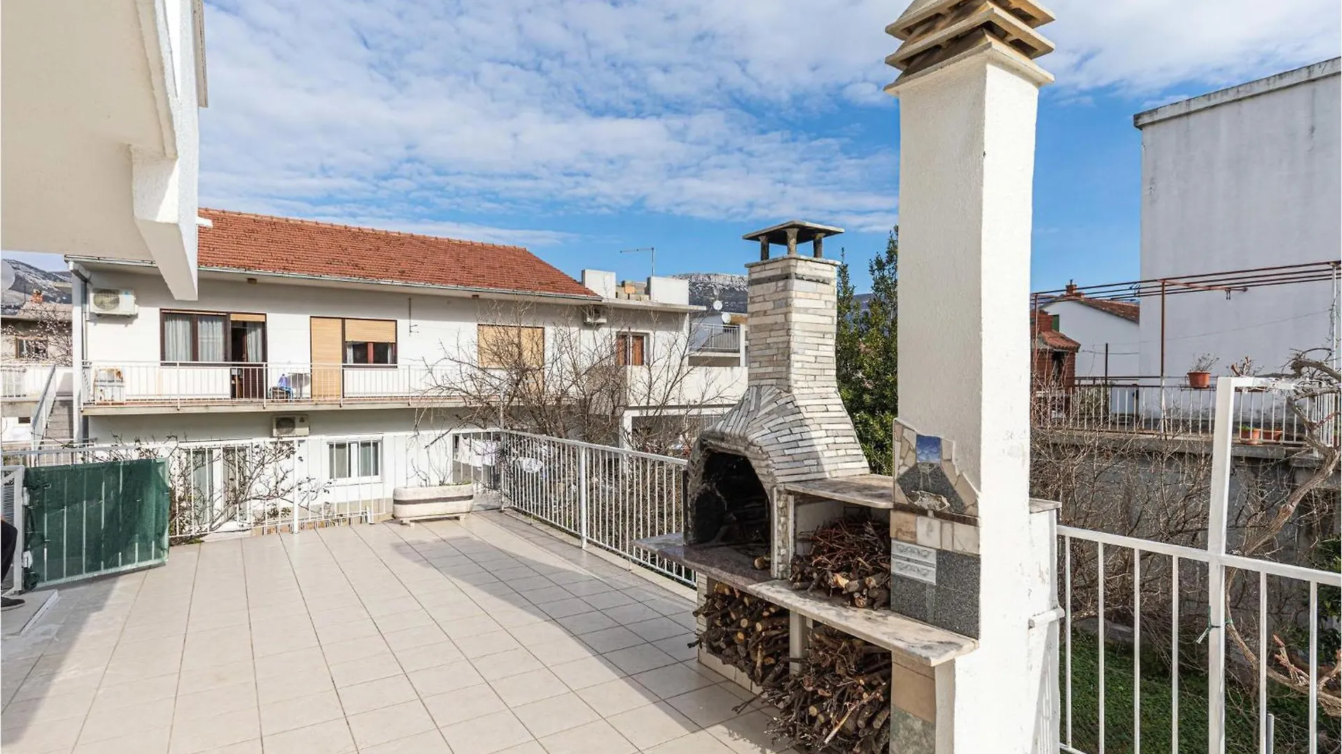 Lovely Apartment In Kastel Stafilic Kastela Croatia